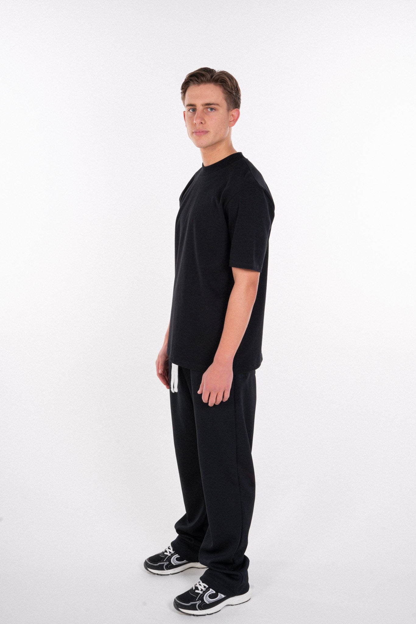 HEAVYWEIGHT BLACK T-SHIRT BLACK EMBROIDERY- STAPLE COLLECTION