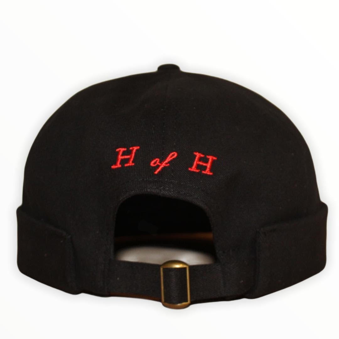 BLACK DOCKER HAT WITH HEART EMBROIDERED LOGO